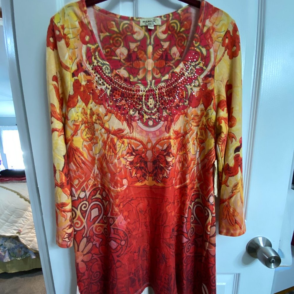 NWT Beautiful~One World Rhinestone Neck  Hi-Lo Tunic top~Lg